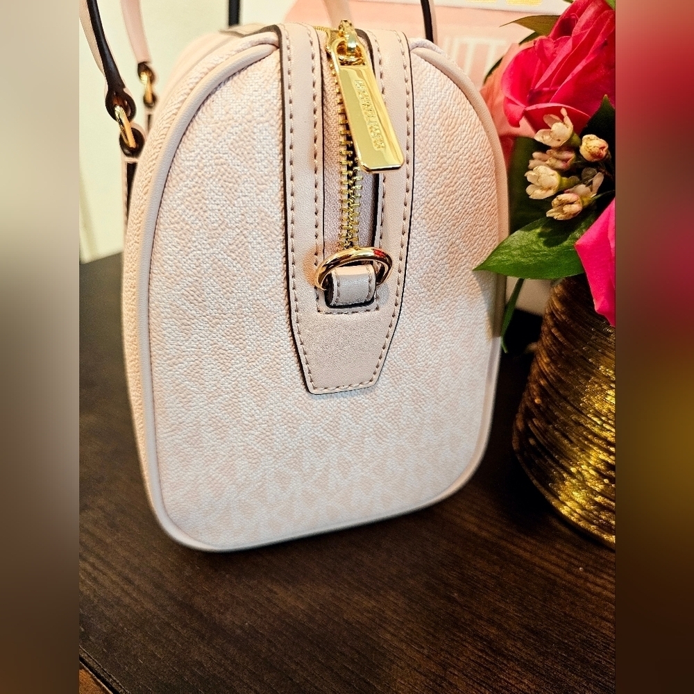 NWT. MICHAEL KORS Travel Medium Duffle Satchel Shoulder Bag. - Picture 4 of 7